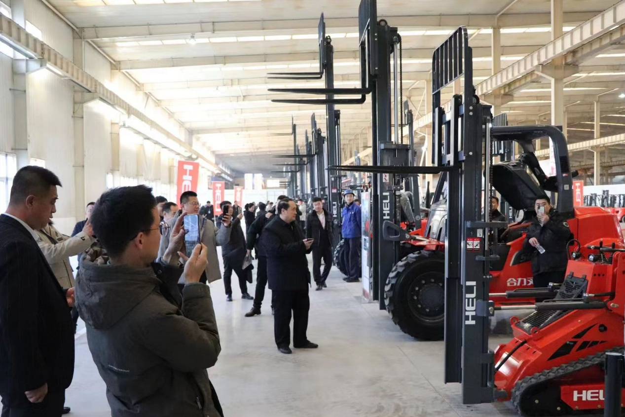 开办“j9游戏亲一家 共创赢将来”主题营销暨产品推介会.png
